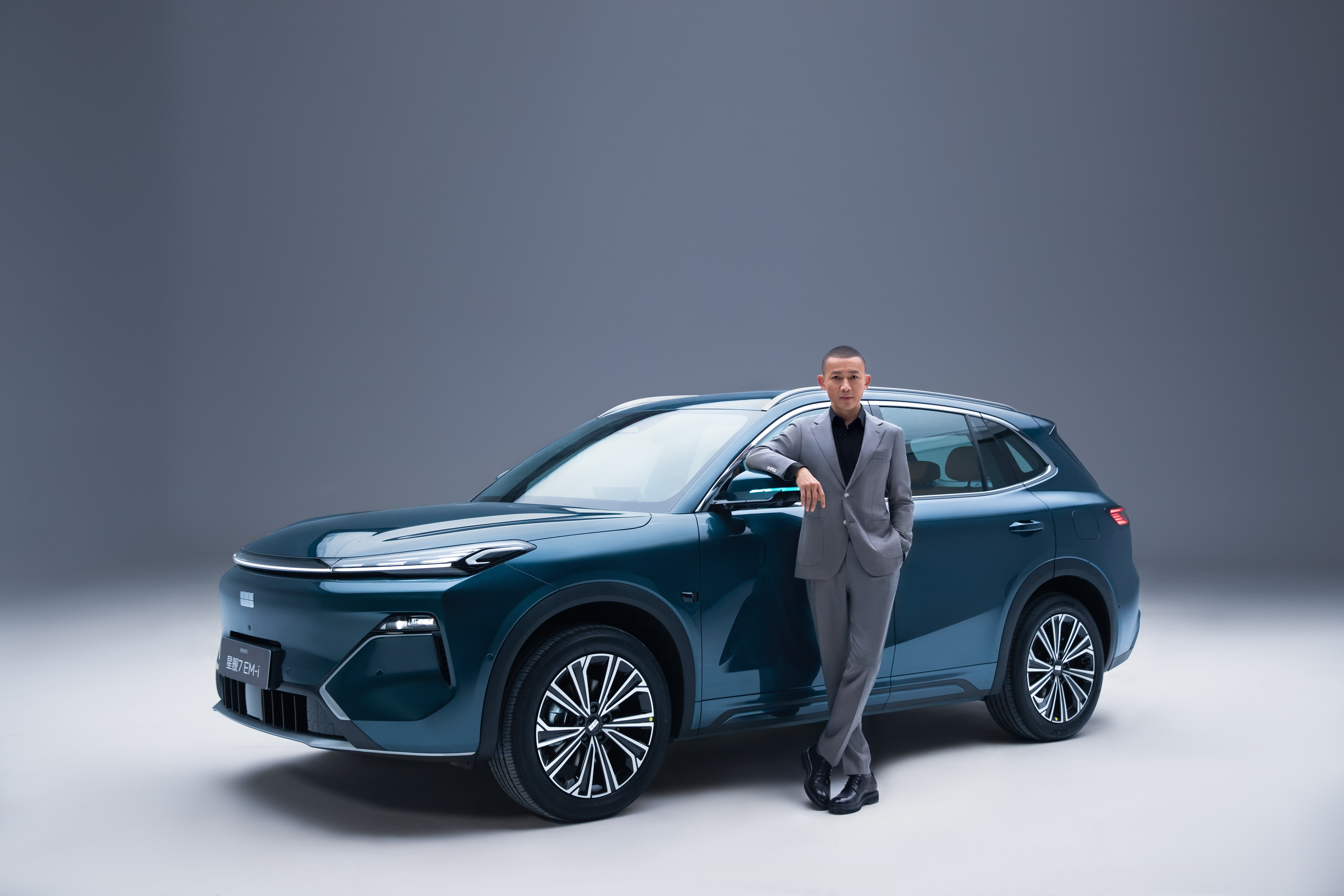 官宣了！聂远牵手吉利银河正式成为2026款星舰7EM-i新晋代言人。为此我特意研