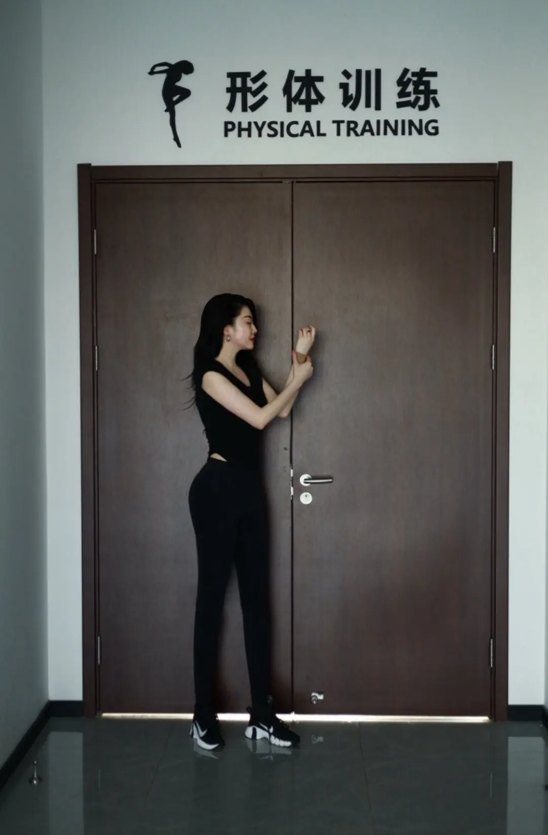 姐姐不怕疼 挺挺不就完事了。