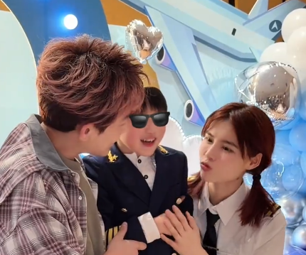 苏醒廖语辰为大儿子庆祝6周岁生日夫妻俩包下整个游乐场为儿子办了“飞机主题”生日