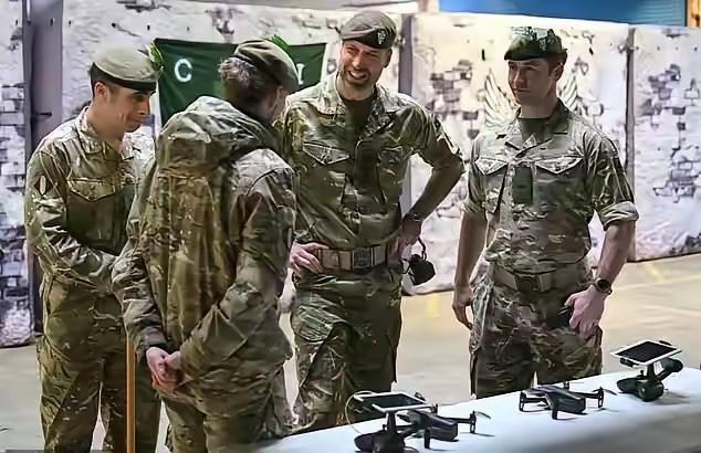 戴上帽子的威廉，又恢复到了潇洒帅气，玉树临风！“秃顶”一直是威廉的痛，因为这个