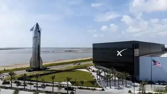 报道，美国太空探索技术公司（SpaceX）近日发布新型“星舰”重型运载火箭，并已