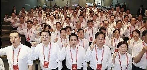 28日韩国国民力量党召开张东赫任党首后的首次研讨会，张东赫在致辞中表态：“希望此
