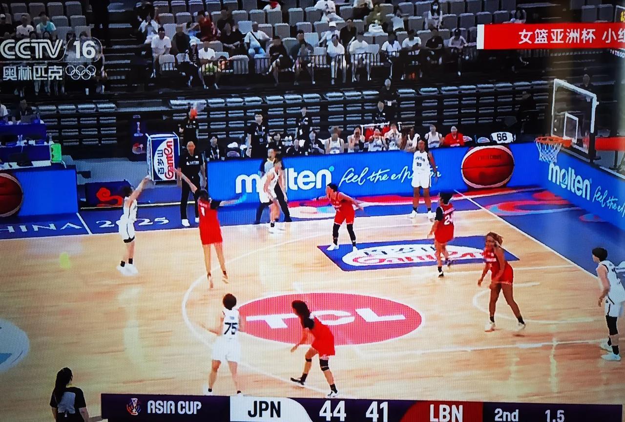 日本女篮在亚洲杯首场比赛对黎巴嫩半场投进11个三分，命中率达到48%。这就是她们