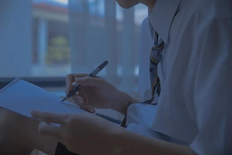 孩子刚上高一，数学就跟不上，这是初高中学习“断层”的典型表现，根源在于高中学习对