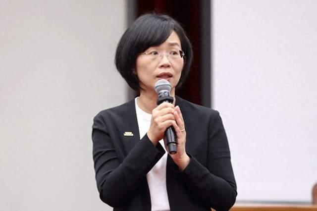 两份民调反差巨大，江怡臻质疑信民样本严重偏绿失真：若真大胜可辞民代岛内亲绿民