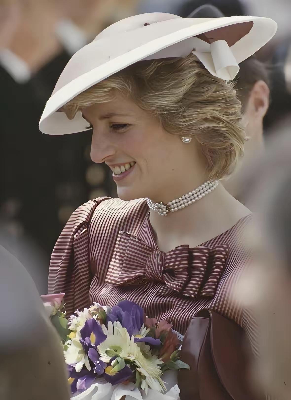 看着从威廉和哈里往后的孩子颜值中真的感慨万千，黛安娜王妃和凯特的功劳很高。看看