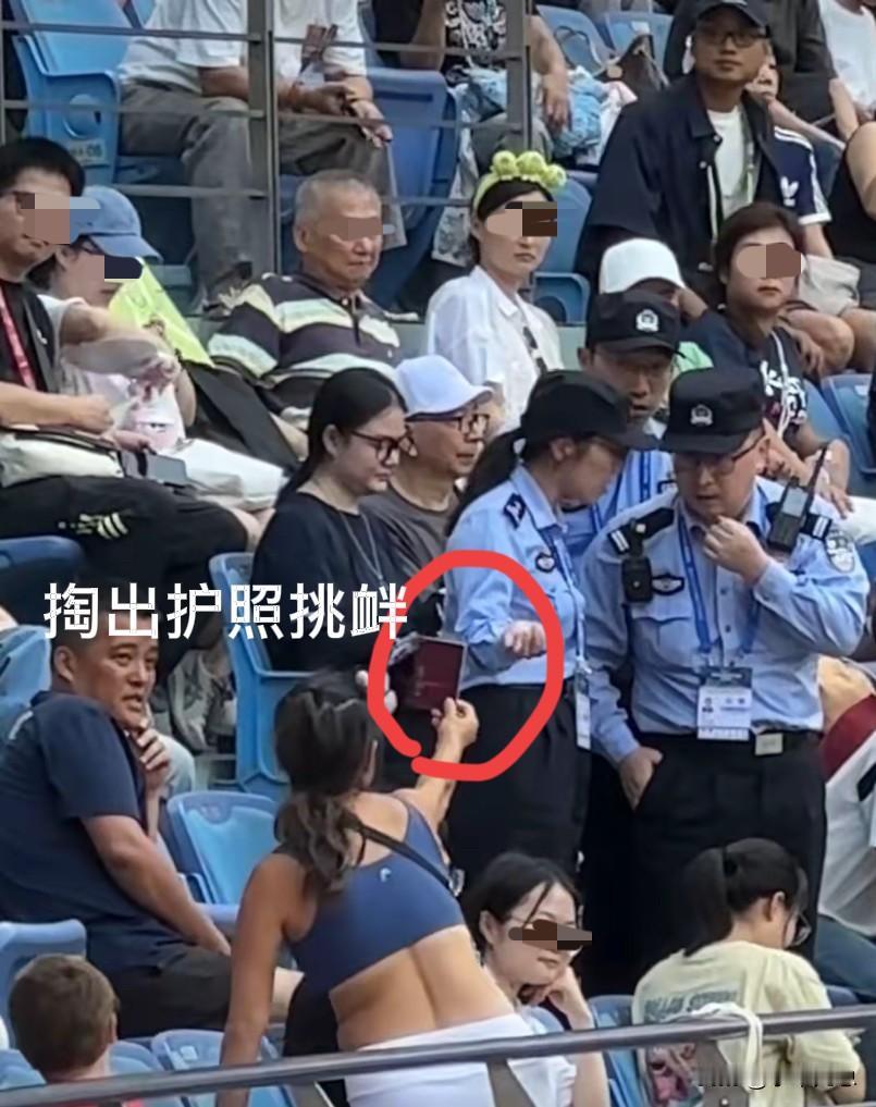 这下出名了，当她掏出护照挑衅警察的那一刻，不仅是上海，全中国人民都知道了她
