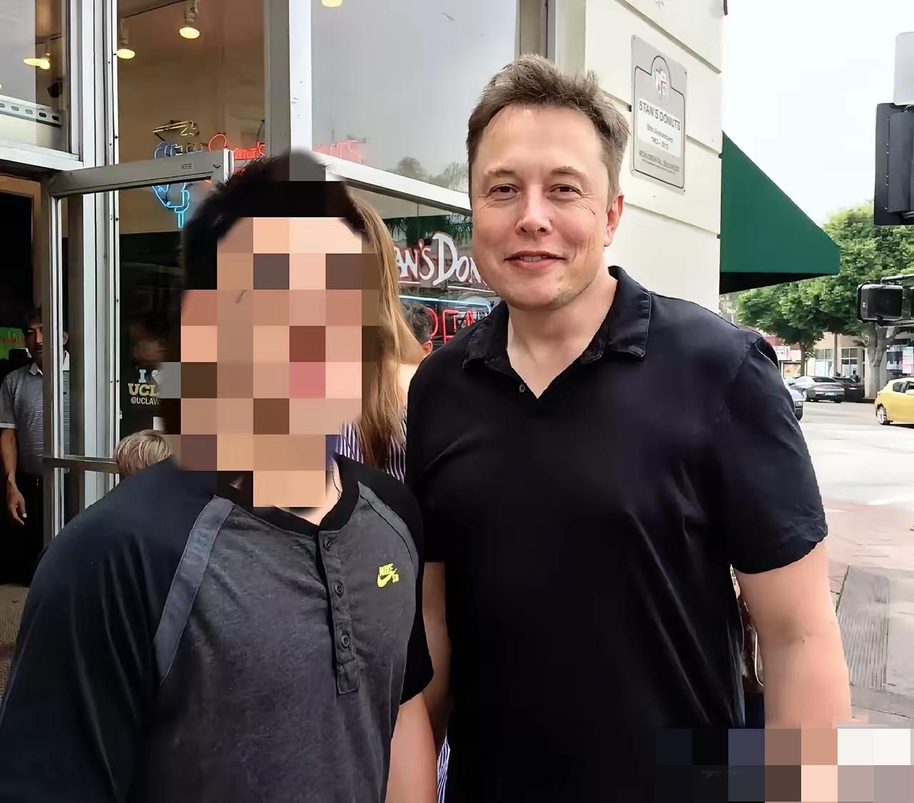 当地时间3月9日，特斯拉创始人马斯克发文表示：“中国正在迅速减少对石油的依赖。”