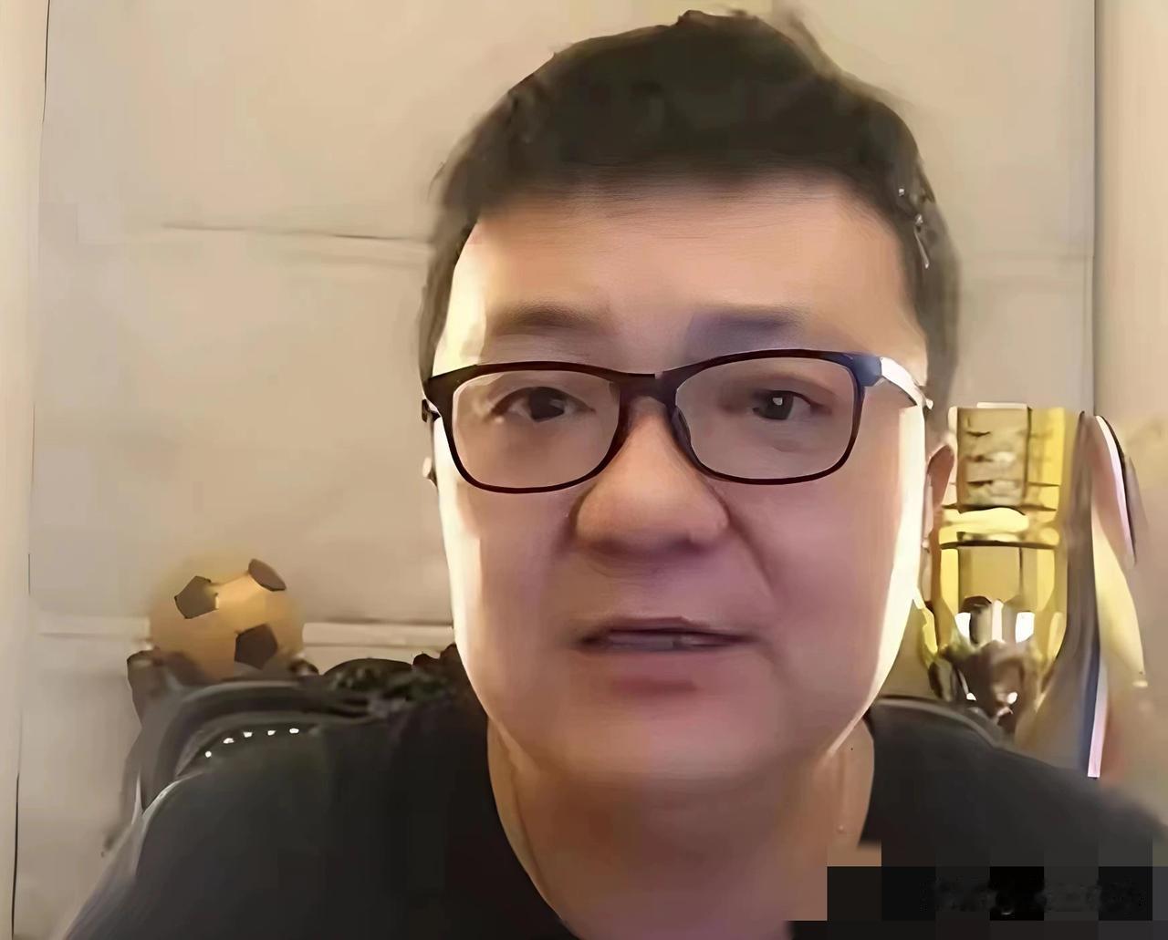 6月10日晚，董路在直播中撕破脸：“中国足协没害我，真正打压我的是北京足协，视我