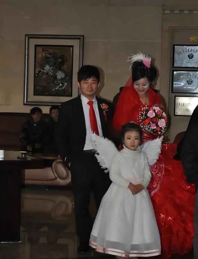 陈光标是否真心捐款给嫣然天使，网络上各种版本。无论如何，他都达到蹭张雪热度的目的