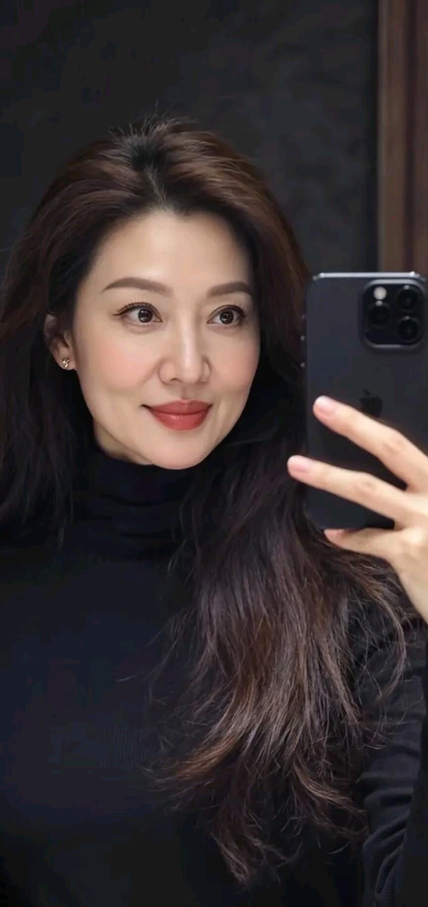 优雅自拍，红唇微笑，手机自拍神器，完美妆容