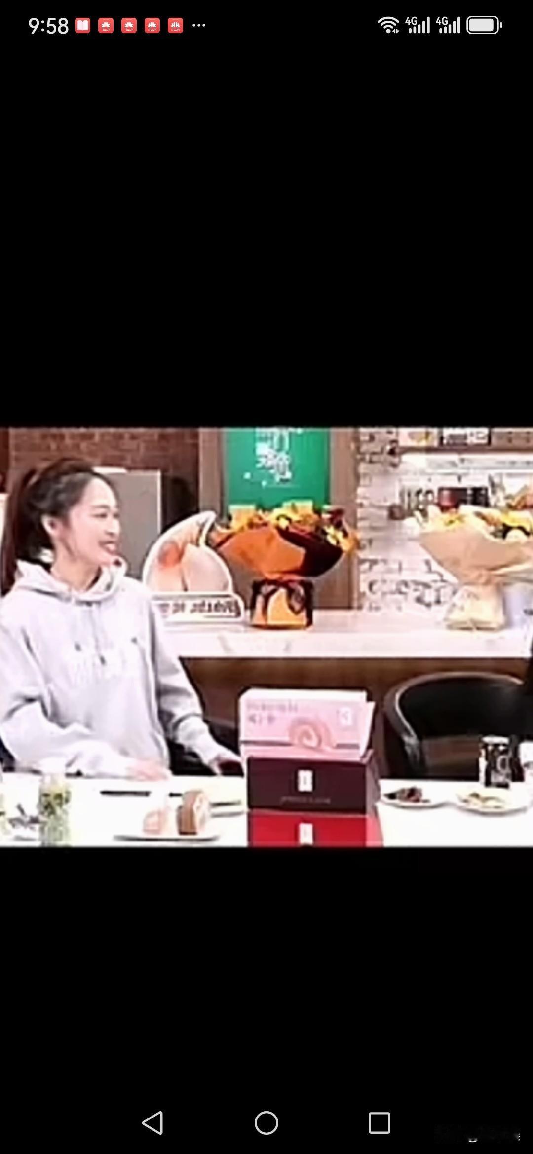 东方yoyo，迟来的道歉。两年前，董宇辉离开东方甄选的最后一次直播，直播的最