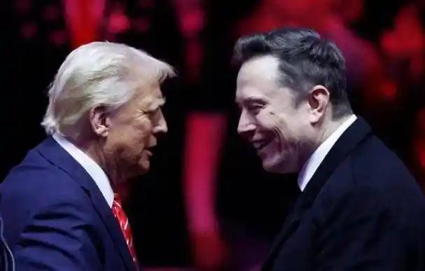 特朗普这是把马克龙当出头鸟打压，并且羞辱。他美国时间周一深夜在回答有关“法国总统