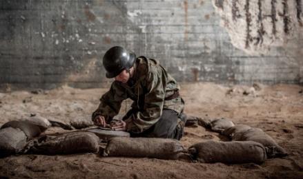 二战时德军入侵丹麦丹麦当天投降，德军损失7人；德军入侵荷兰，荷兰好点，抵抗5天投