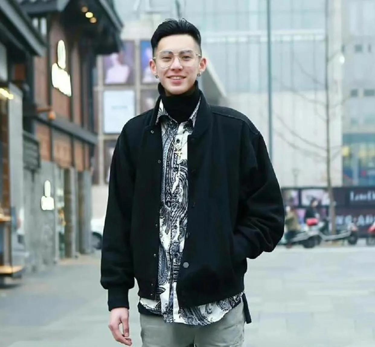 王鹤棣的逆袭太传奇！空乘专业出身的他因一张街拍照被星探发掘，刚出道时青涩又狂