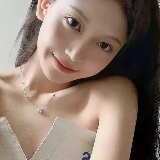 ✨优雅甜美少女，白皙肌肤，温柔微笑，气质动人。少女感笑容少女感微笑女孩自然清