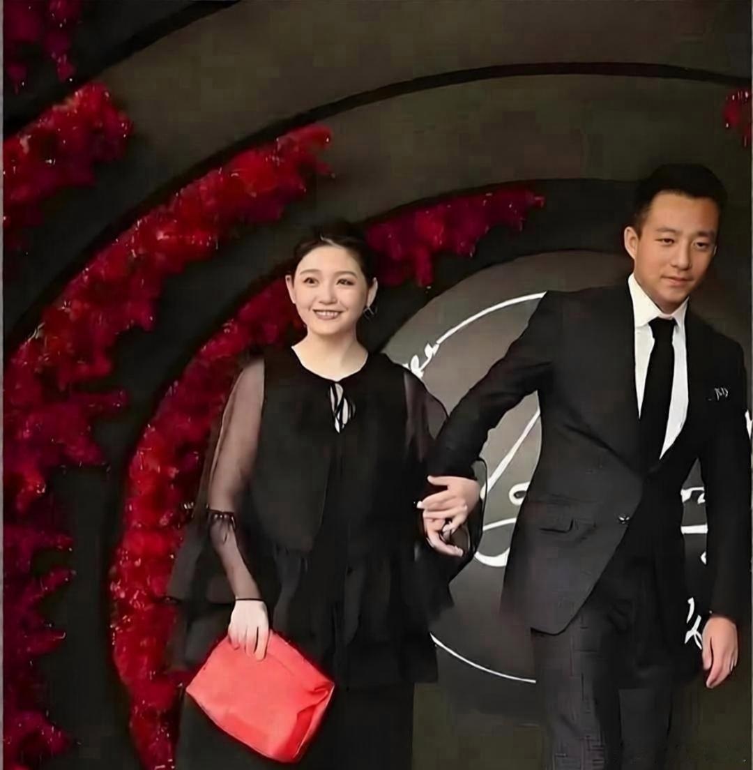 3.2亿信托协议曝光！汪小菲当庭甩出王炸，大S临死布局震撼全网台北法院近日传出重