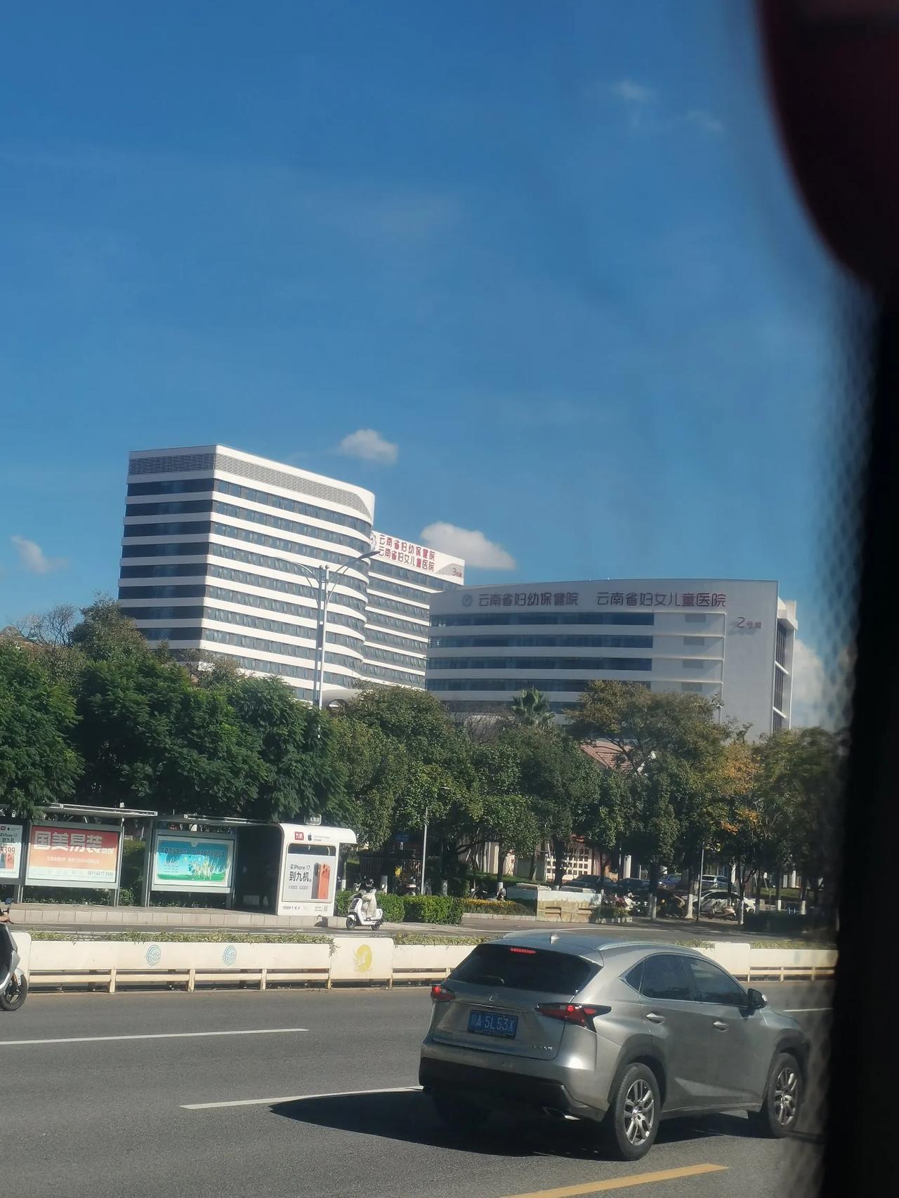 位于昆明市官渡区，广福路与饵季路交叉口的云南省妇幼保健医院，云南省妇女儿童医院。