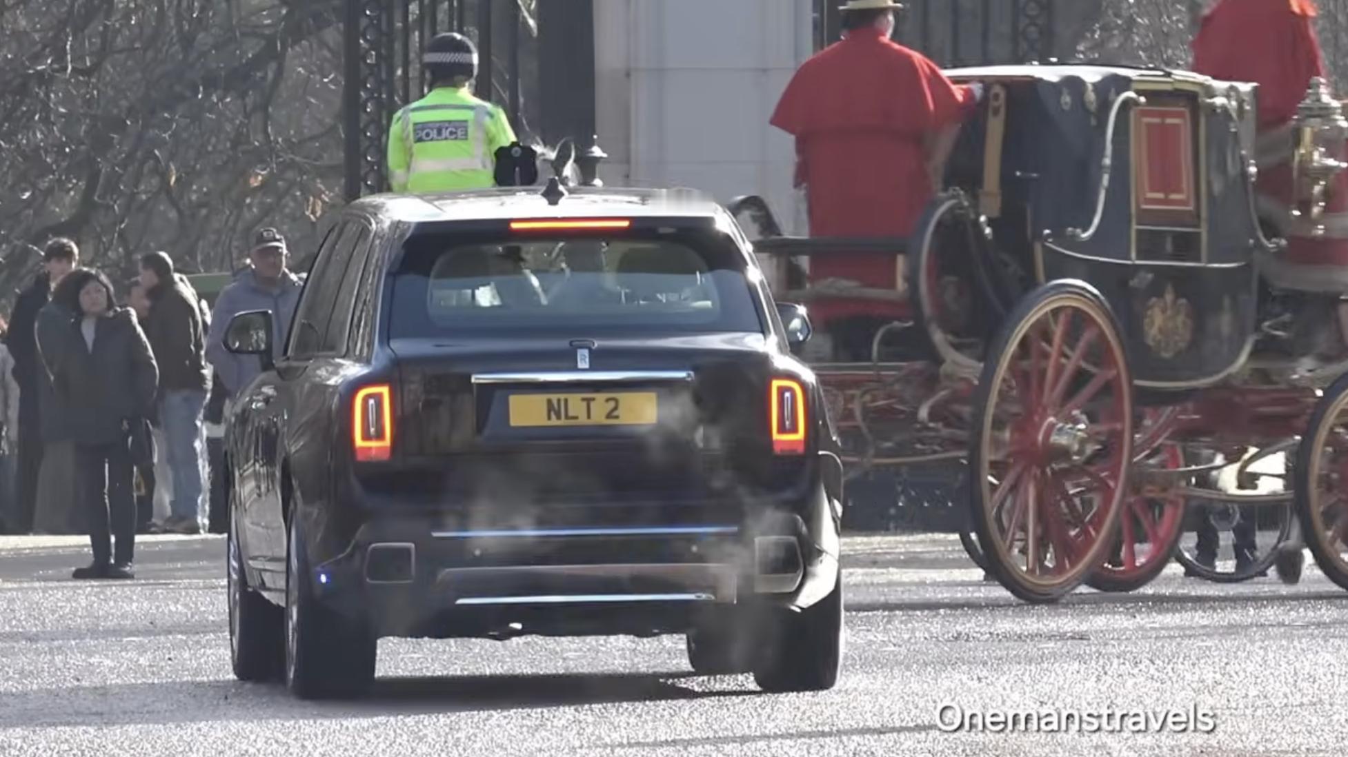 这两天有人发了在伦敦拍到的，属于英国皇室的全新劳斯莱斯库里南SeriesII