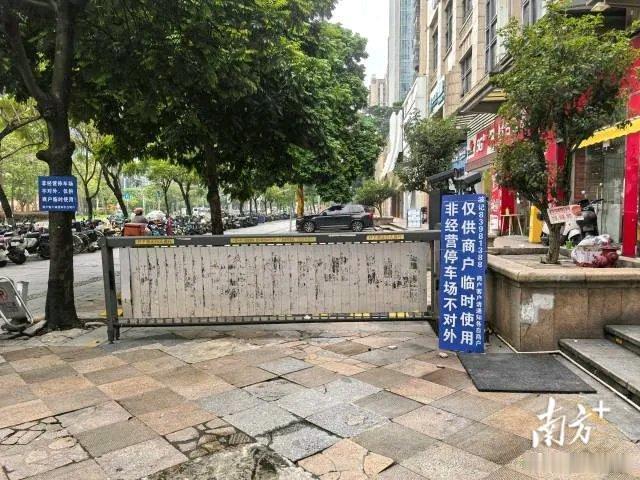 广州天河潭村这个小区的高空抛物事件，看的人后背发凉。车主的奥迪好好停在正规车位