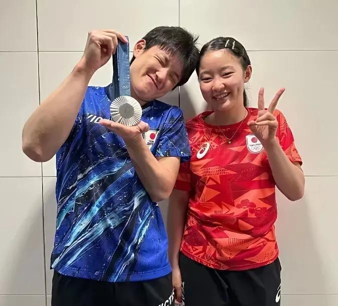 你们发现了吗？乒乓球双打越来越像家庭作坊了？最后一组什么关系？张本智和和张美美