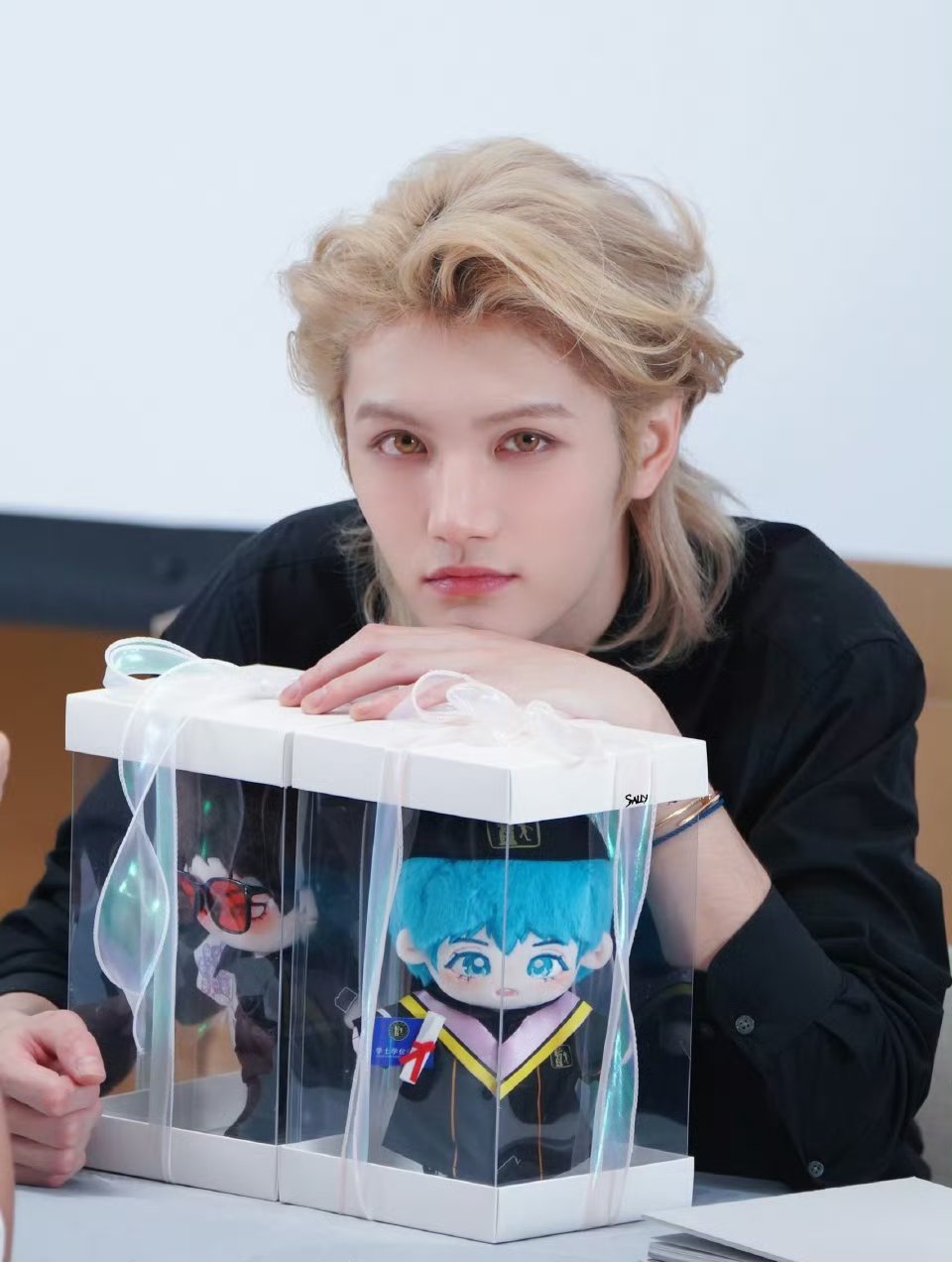 灵超机场打粉丝灵超这个ss真是有点厚脸皮了,看得我是叹为观止