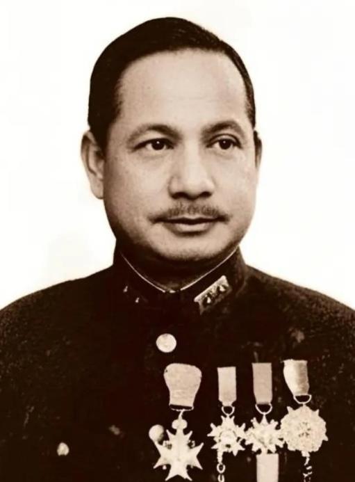 国民党中将吴奇伟，在长征时整整追了红军两万里，却1949年10月1日，被毛主席热