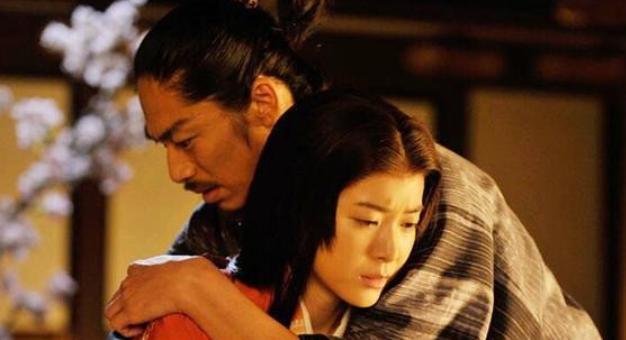 丰臣秀吉十几个妻妾，但一直生不出儿子。唯一的儿子早夭后，他准备让外甥继位。不想造