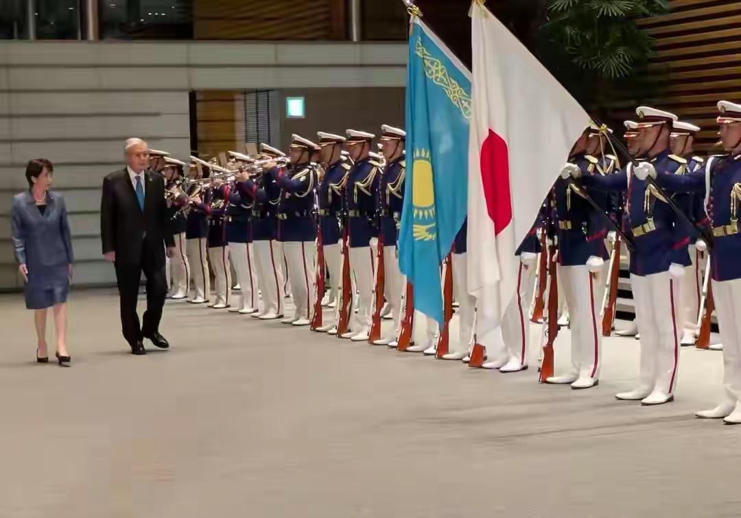 日哈14项协议签订，高市早苗万万没想到，托卡耶夫竟然还留了一手东京峰会的镁光