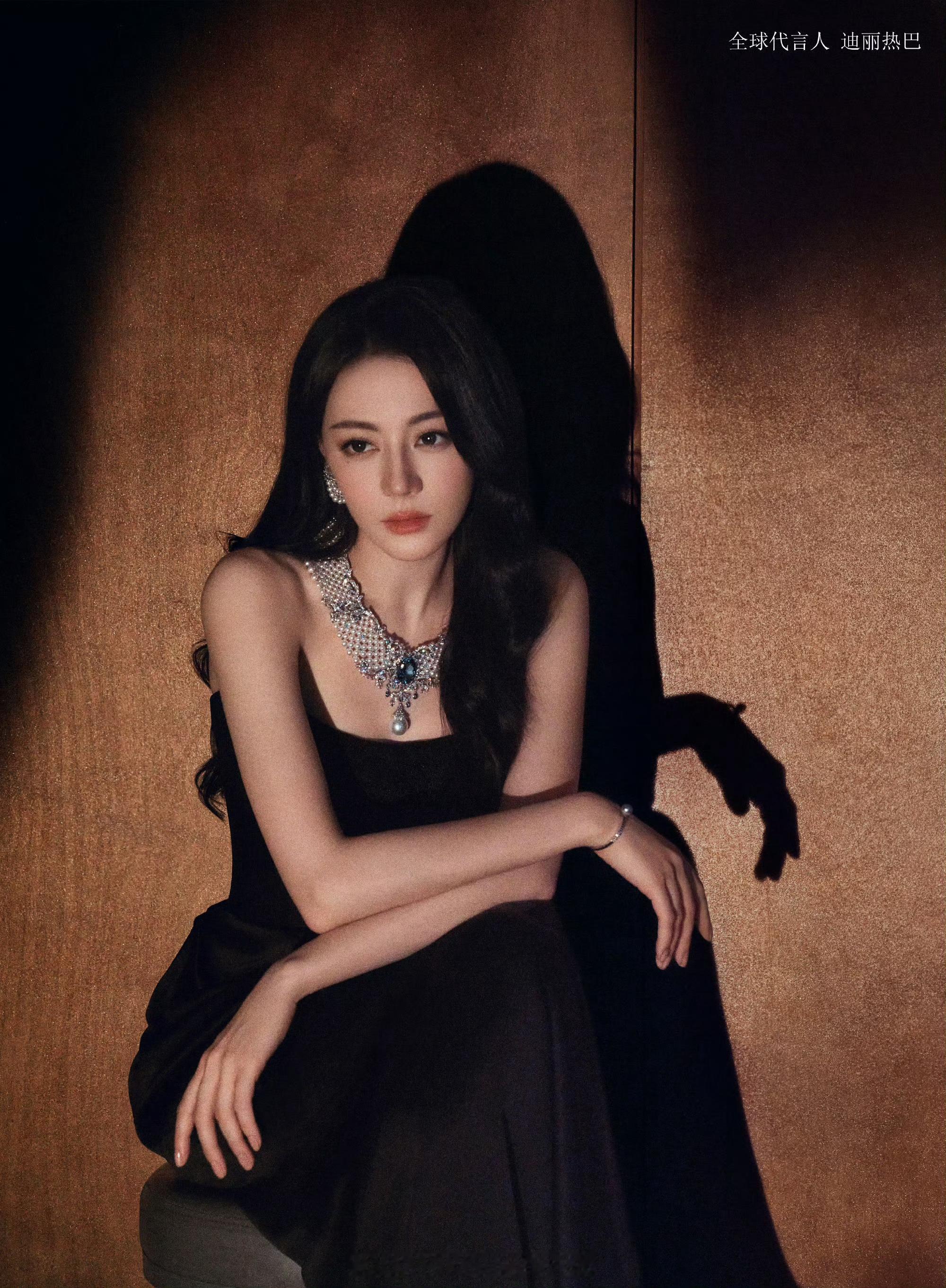 迪丽热巴x御木本全球代言人好大大大的珠宝！浓颜搭配顶级珠宝完美契合，相得益彰