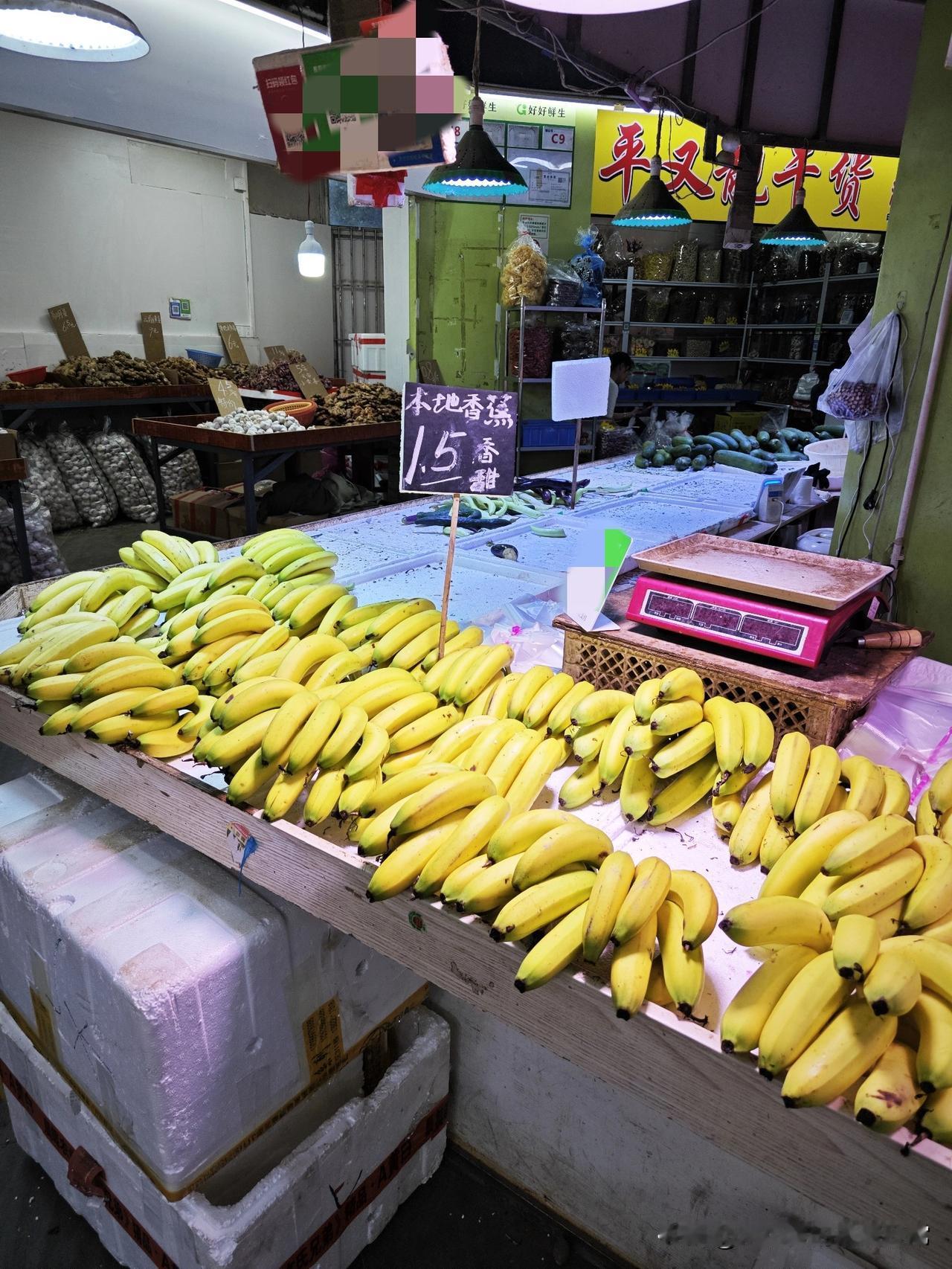 佛山这菜市场是来卷死水果店的吧!谁逛佛山菜市场能不迷糊啊！一进市场水果摊直