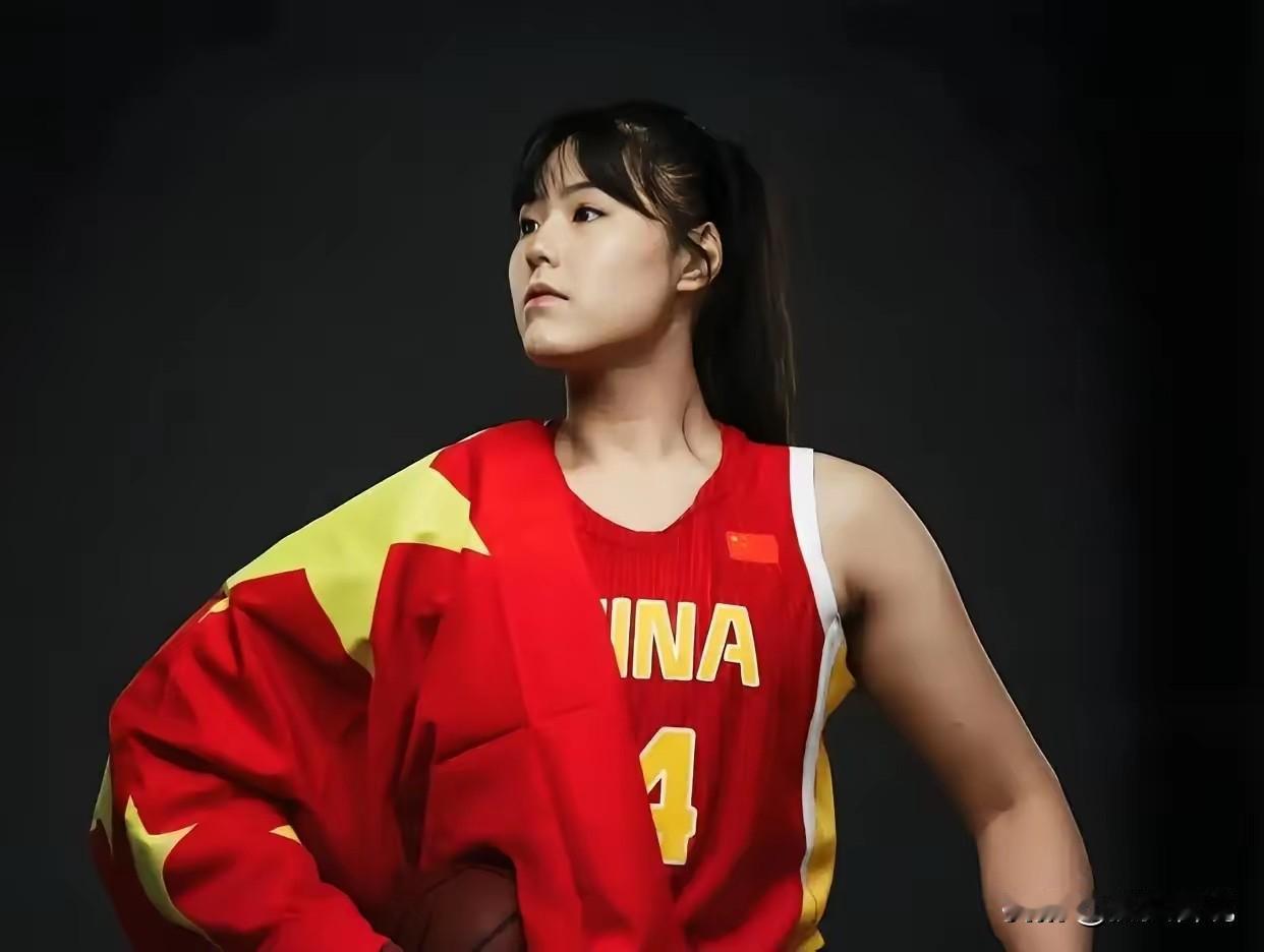 李月汝因为护照邮寄丢失，无缘女篮世界杯！真搞不懂为什么就不能特事特办，非要本人回