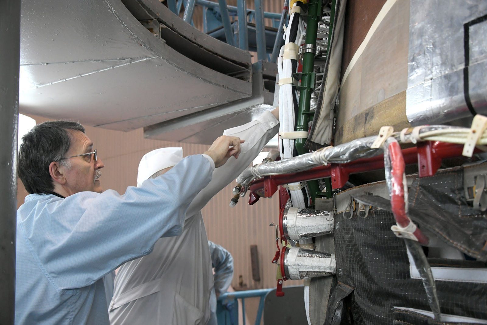 【联盟MS-29载人飞船运抵拜科努尔发射场】2025年11月7日，载人飞船联盟M