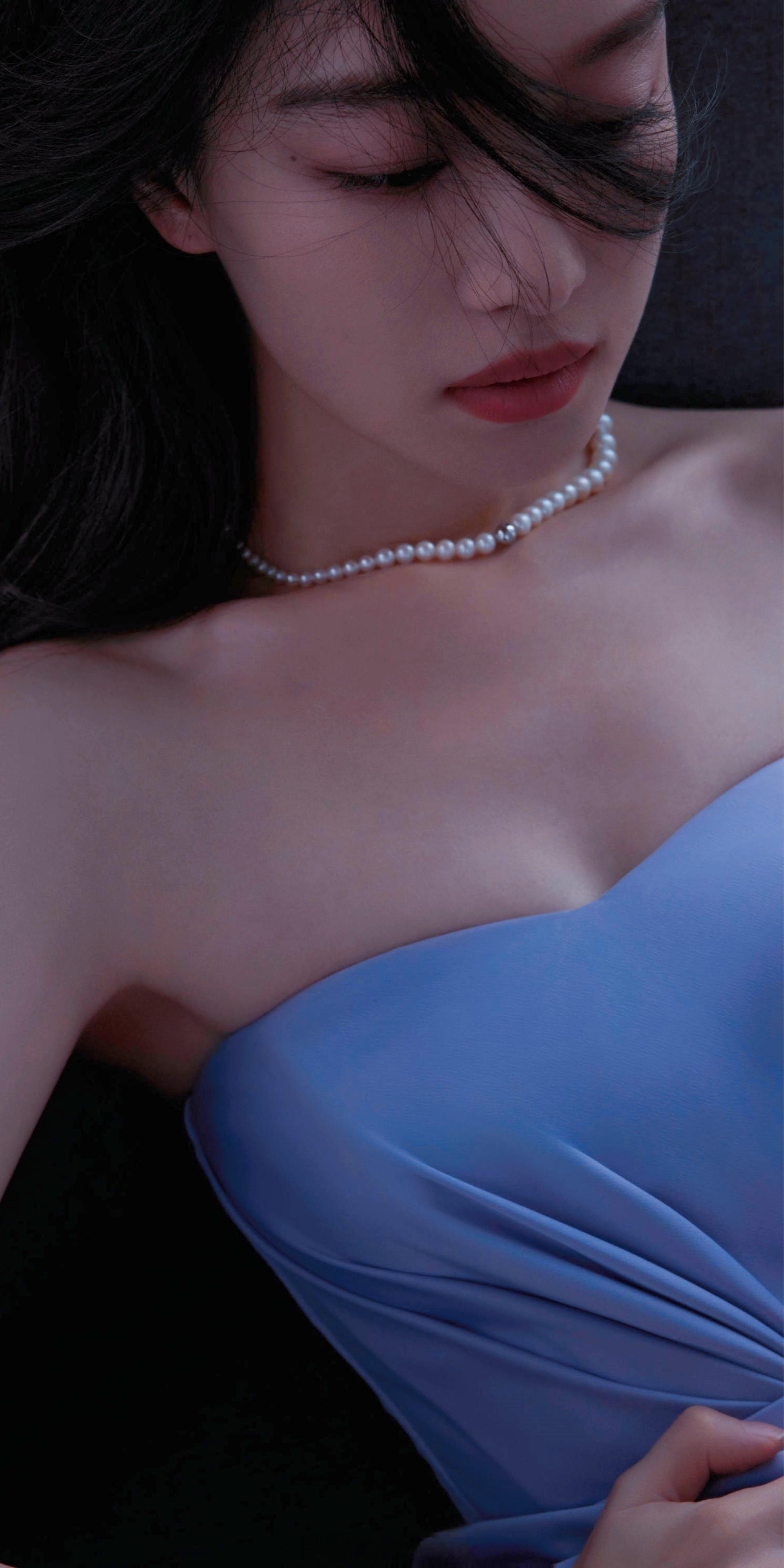 倪妮紫色抹胸礼服