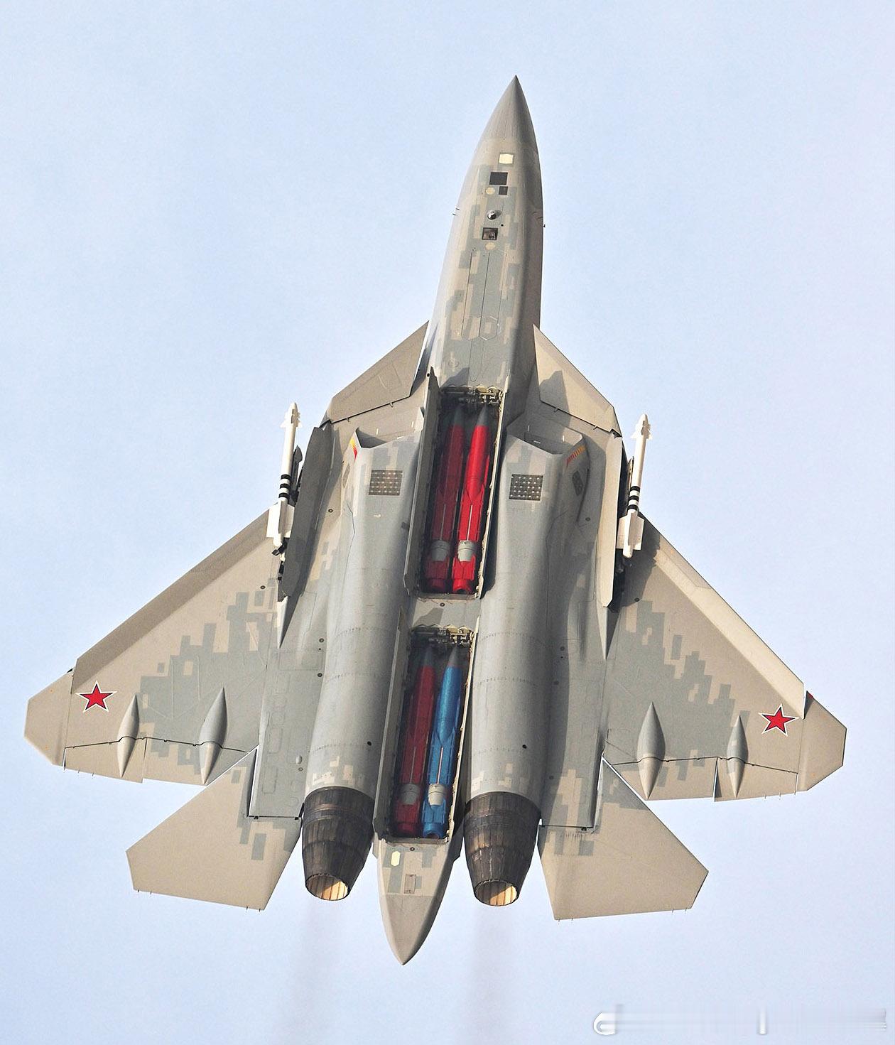 有网友P出了苏-57弹舱全开的样子