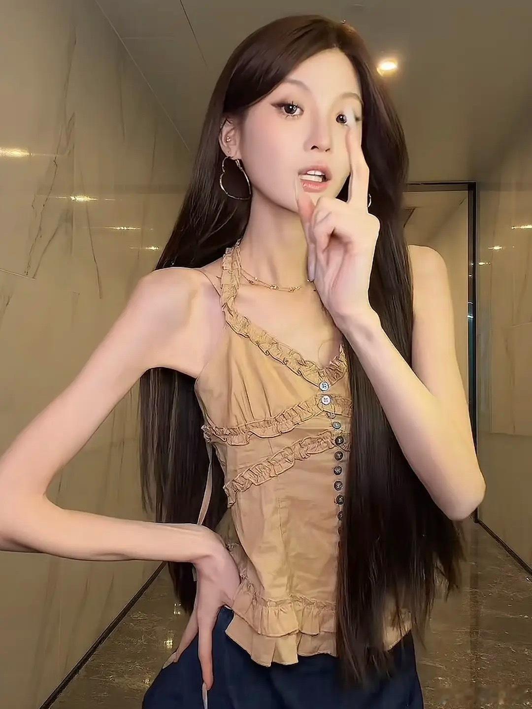 这是现在流行的皮包骨造型吗？