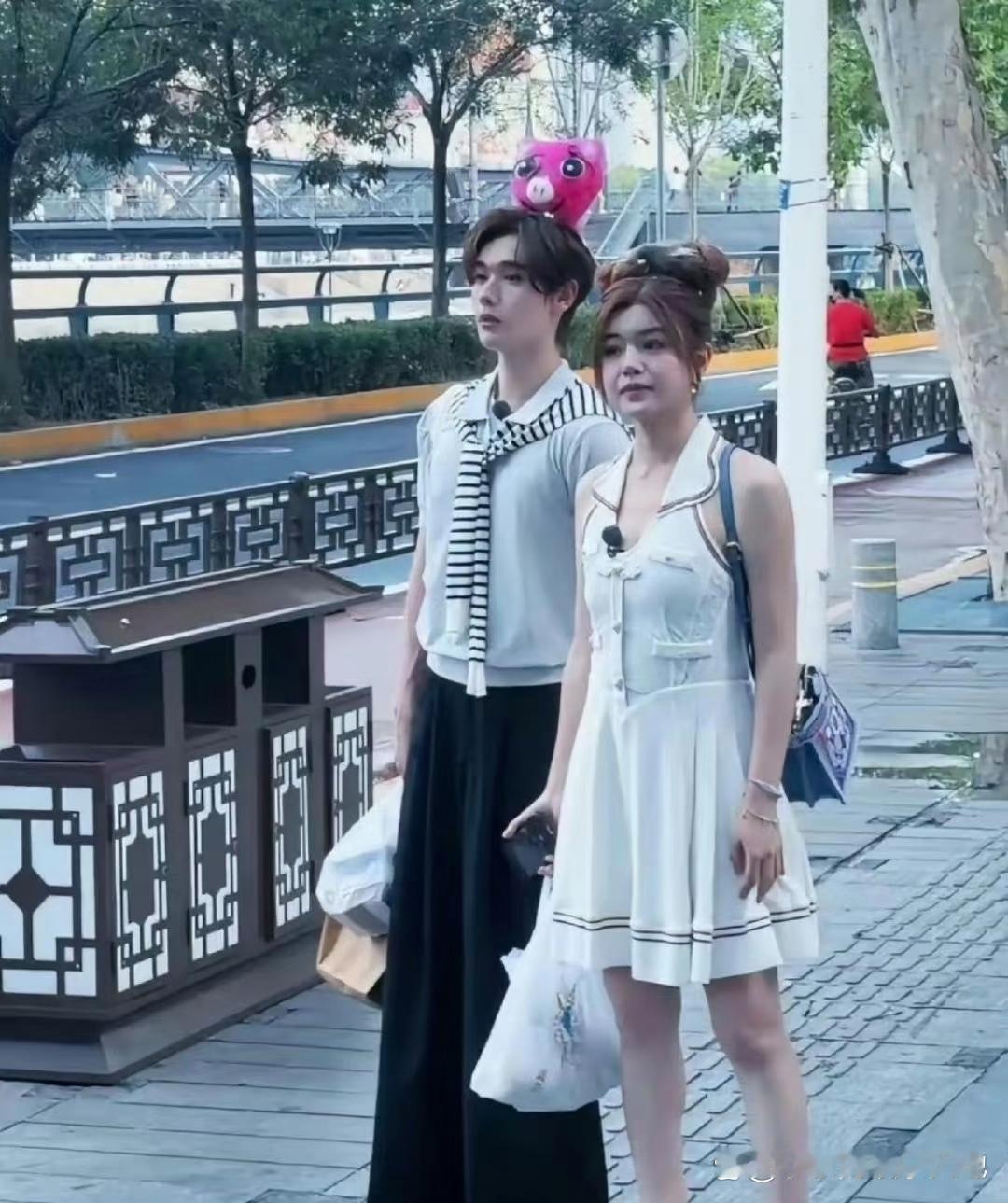 陈妍希43岁了一点都不显老，也没有老人感，还有些许少女气息​