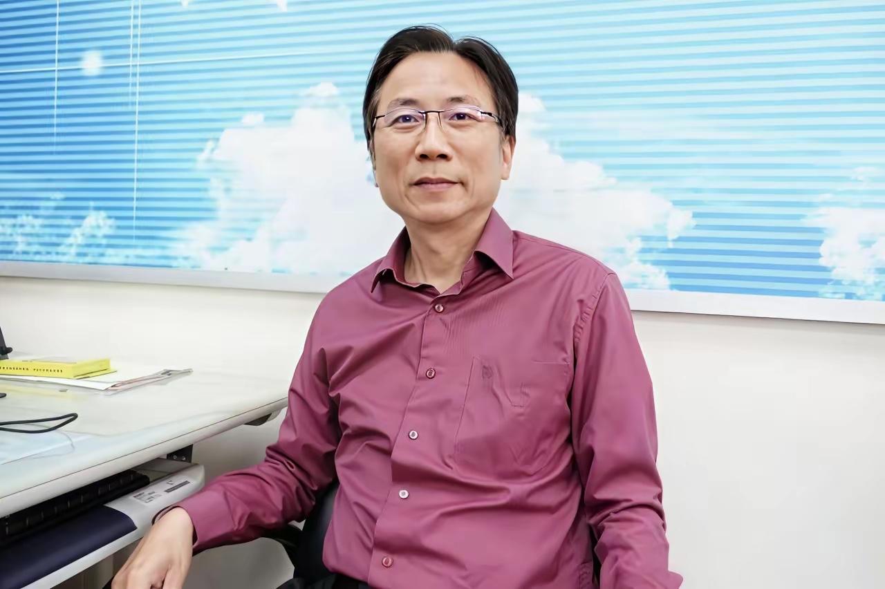 国民党议员詹江村，今（12日）晚在脸书发文表示，民进党高雄市长初选，各派系使出浑