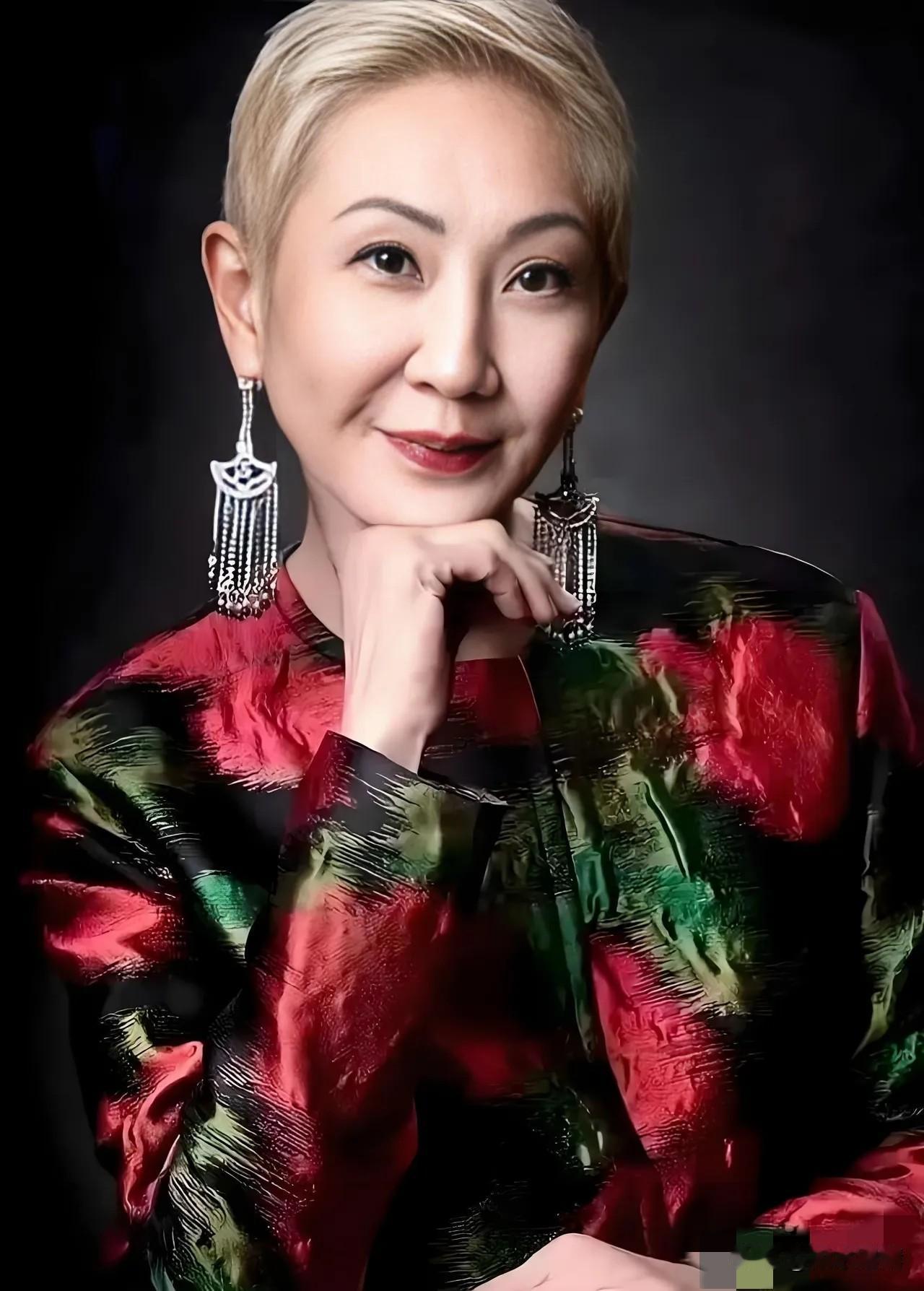 果然姜还是老的辣！我问我妈，施南生一辈子赚够家底，早就不愁吃喝，怎么七十多岁生病
