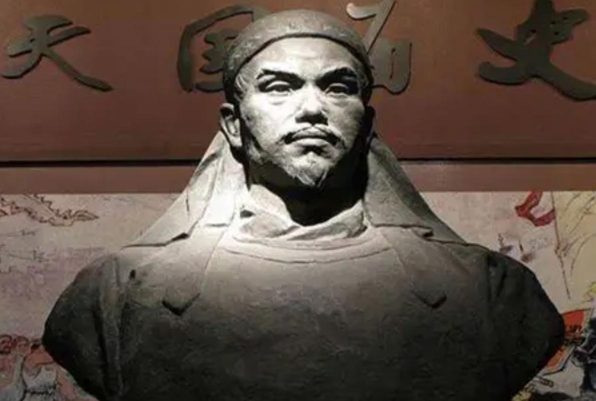 1855年，洪秀全洗完澡，妹妹洪宣娇未经通报就进来了，洪秀全笑着说：“妹子，好久