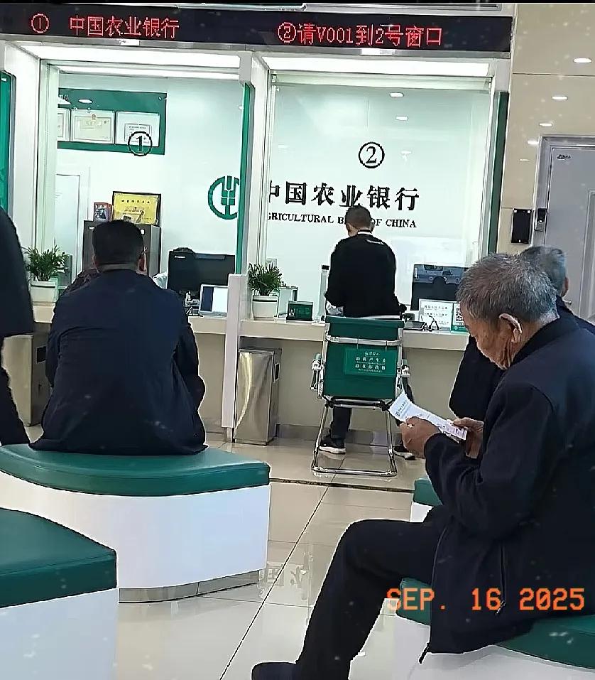 银行表姐偷偷透露：存钱不管1万还是3万，记住这3句话，不然亏大了！