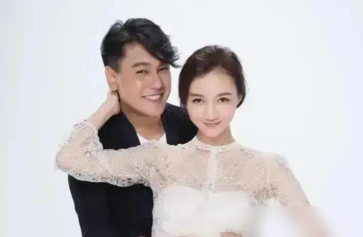 潘粤明最穷那天，卡里只剩87块。剧组停发工资，房租催到门口。当时朱孝天一个电话打