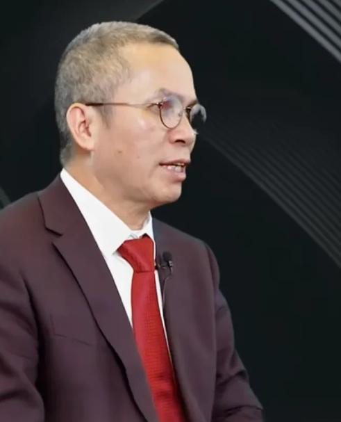 房地产不彻底崩盘，我们就不可能超越美国，成为世界第一强国。最近有专家抛出这么