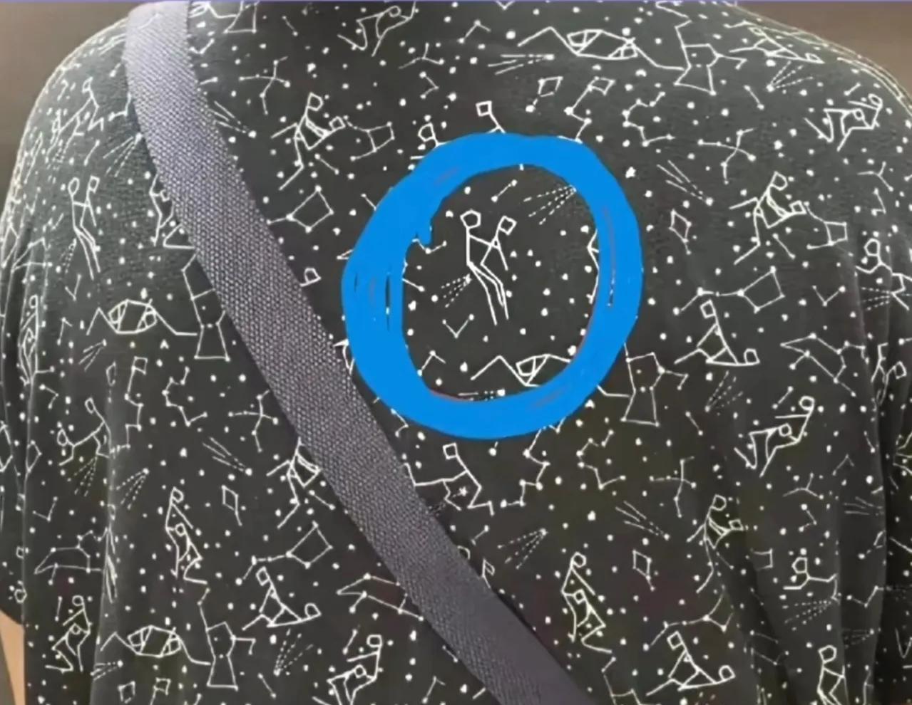 大妈衣服上这图案，简单而又不简单呀！就想知道，这是哪位设计师设计的？这样的设计能