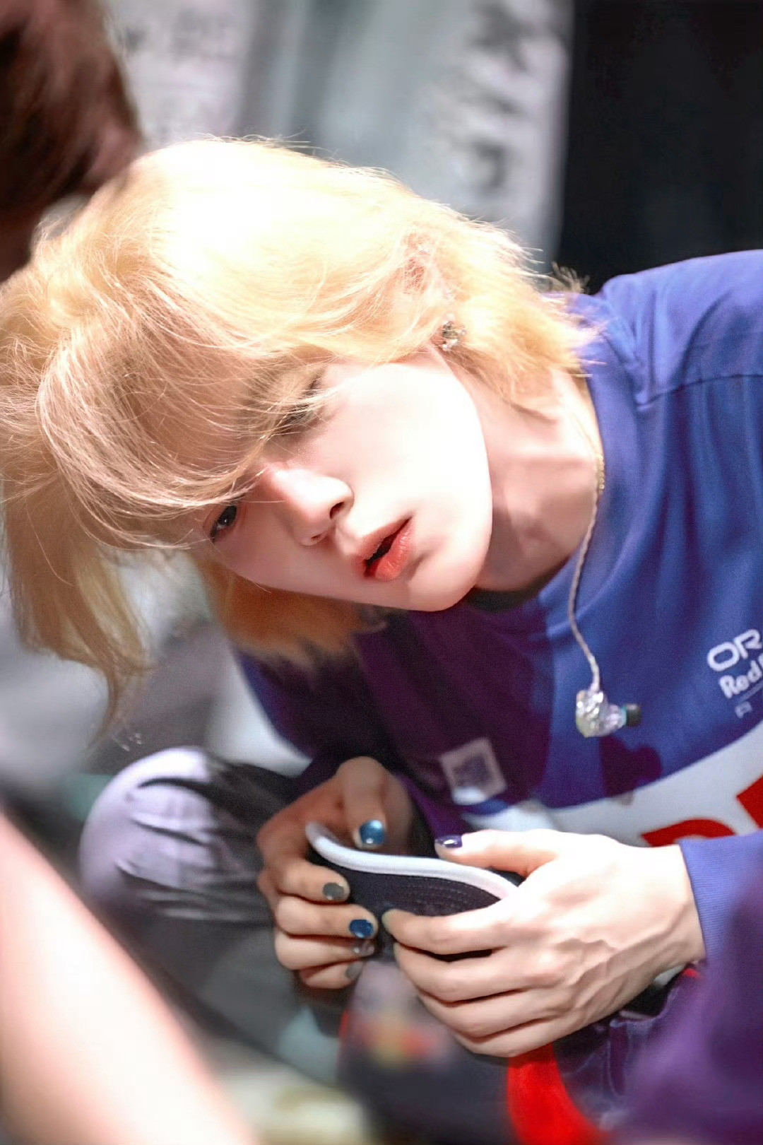 鹿晗ins发自拍说不上来的感觉我愿称之为绝妙[比心]​​​