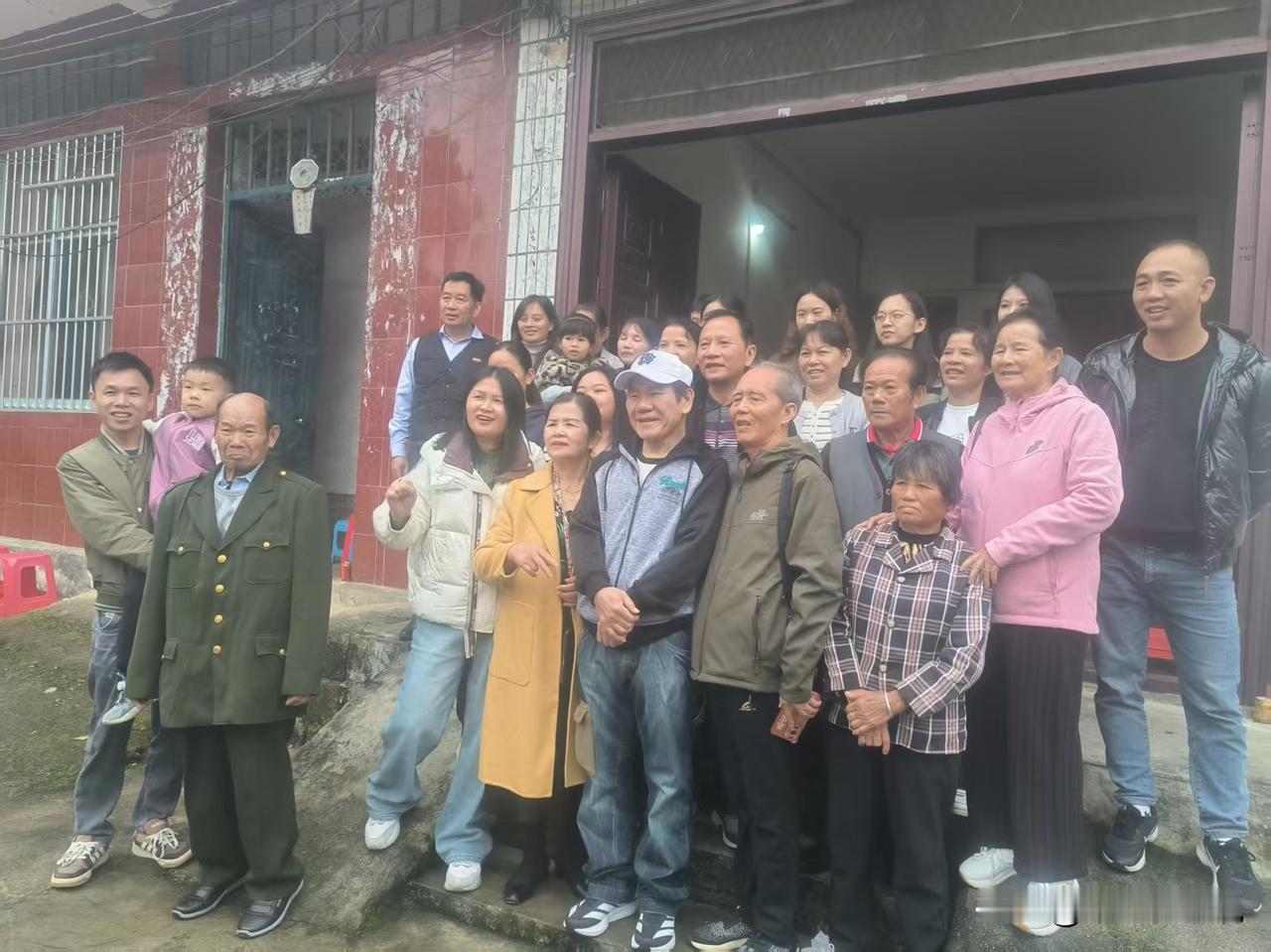 歌手赵传回乡探亲！实在是难得，有钱有闲，依然想回到故乡，盘点他为家乡做的贡献：