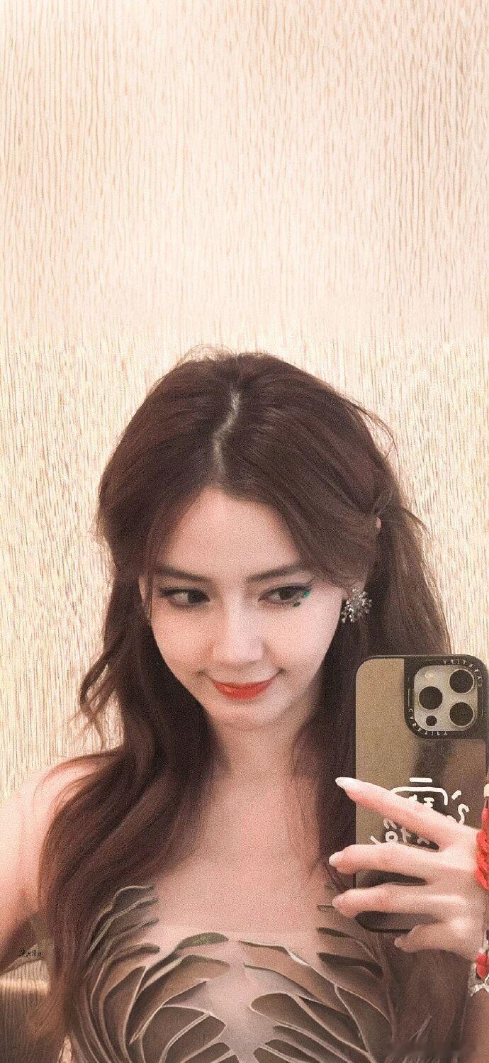 Angelababy我不想过生日了Baby杨颖有以前刚出道的样子了，真的是越来