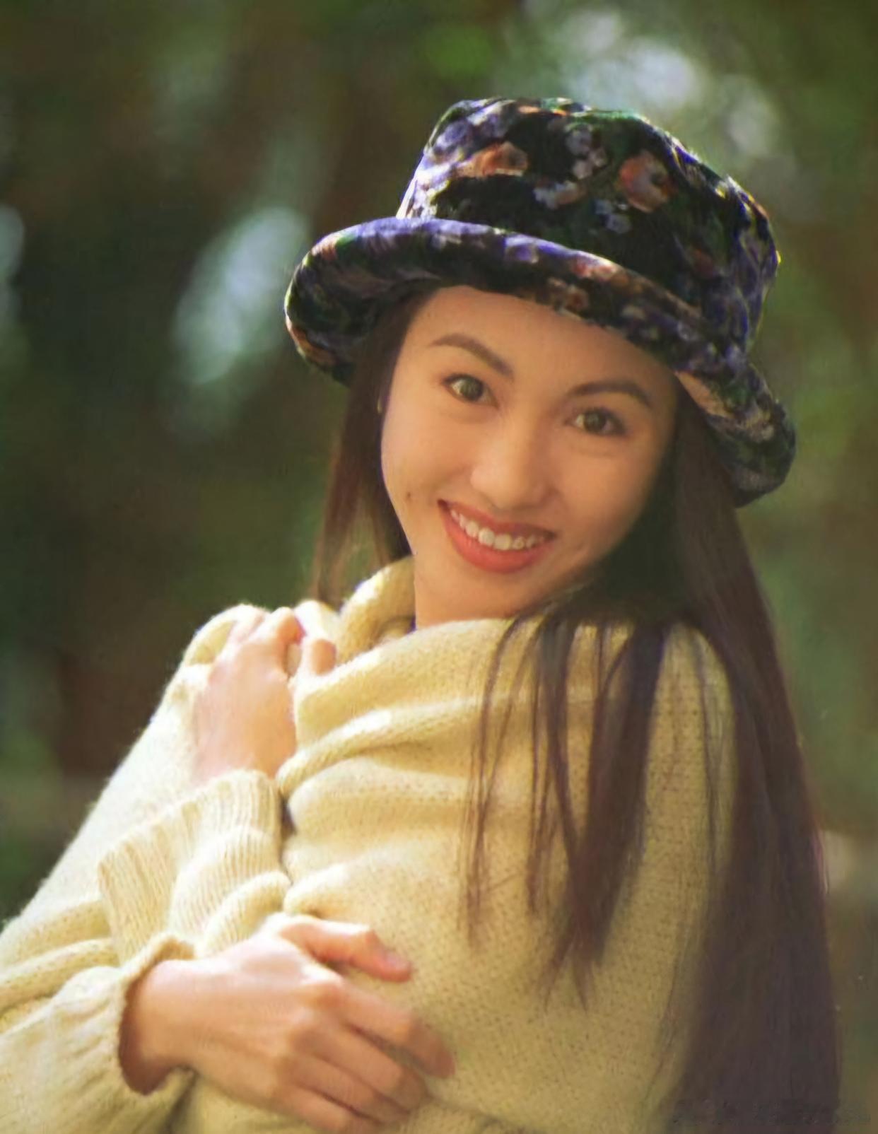 难怪张柏芝只承认黎姿比她长得美，年轻时的黎姿真是又靓又纯太美了!​​​