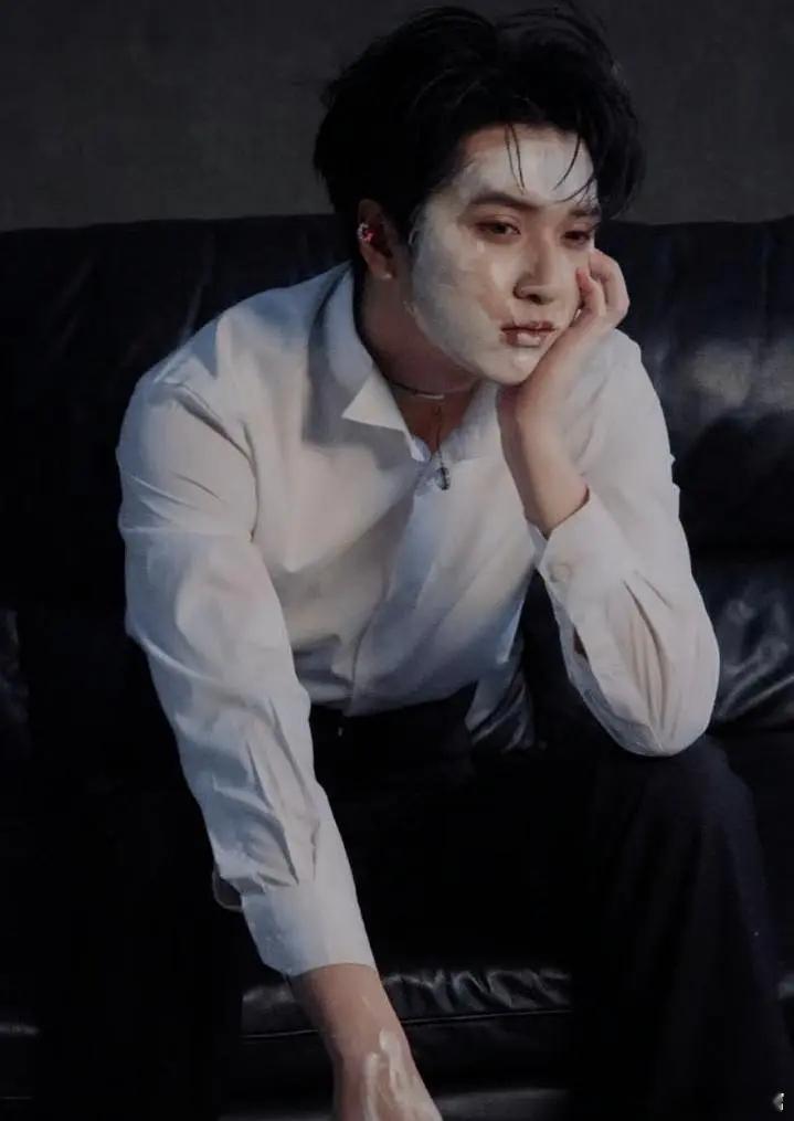 我的妈呀，这是在内涵内娱粉底液吗