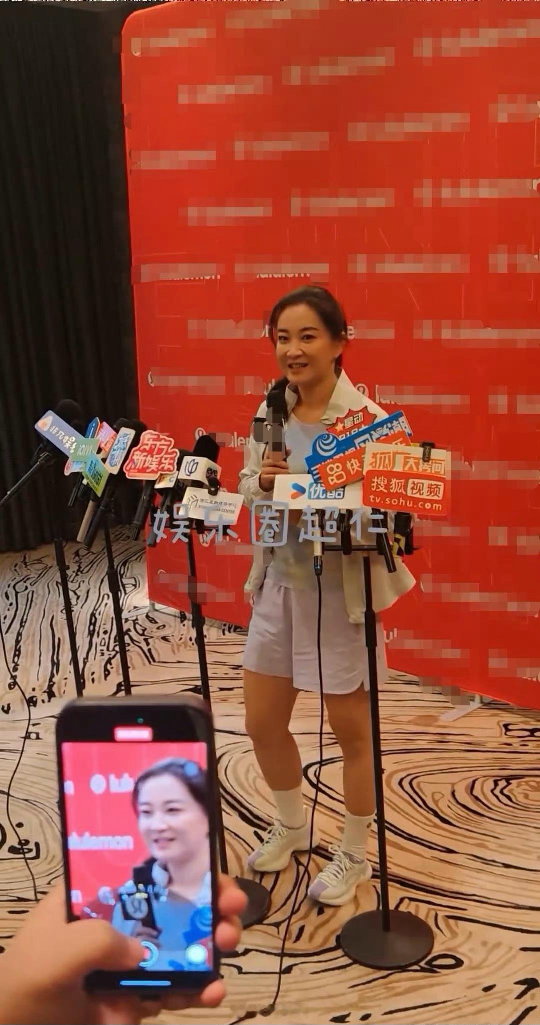 贾玲上镜胖十斤受害者好明显的差距、、明明已经很瘦了，状态也很好，上镜要求有多高